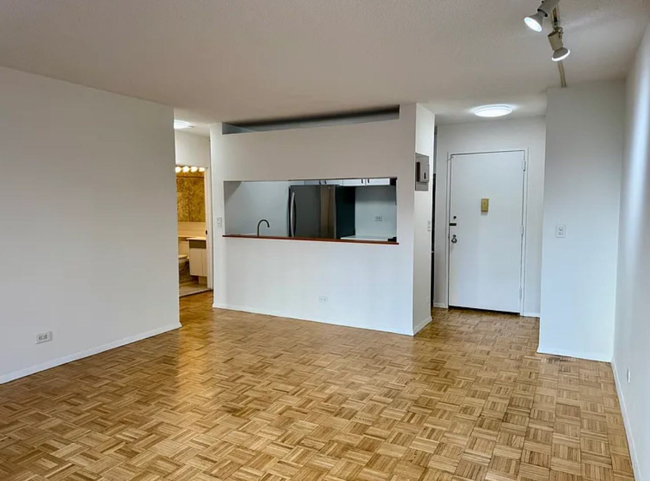 377 Rector Pl - Photo 3 of 6