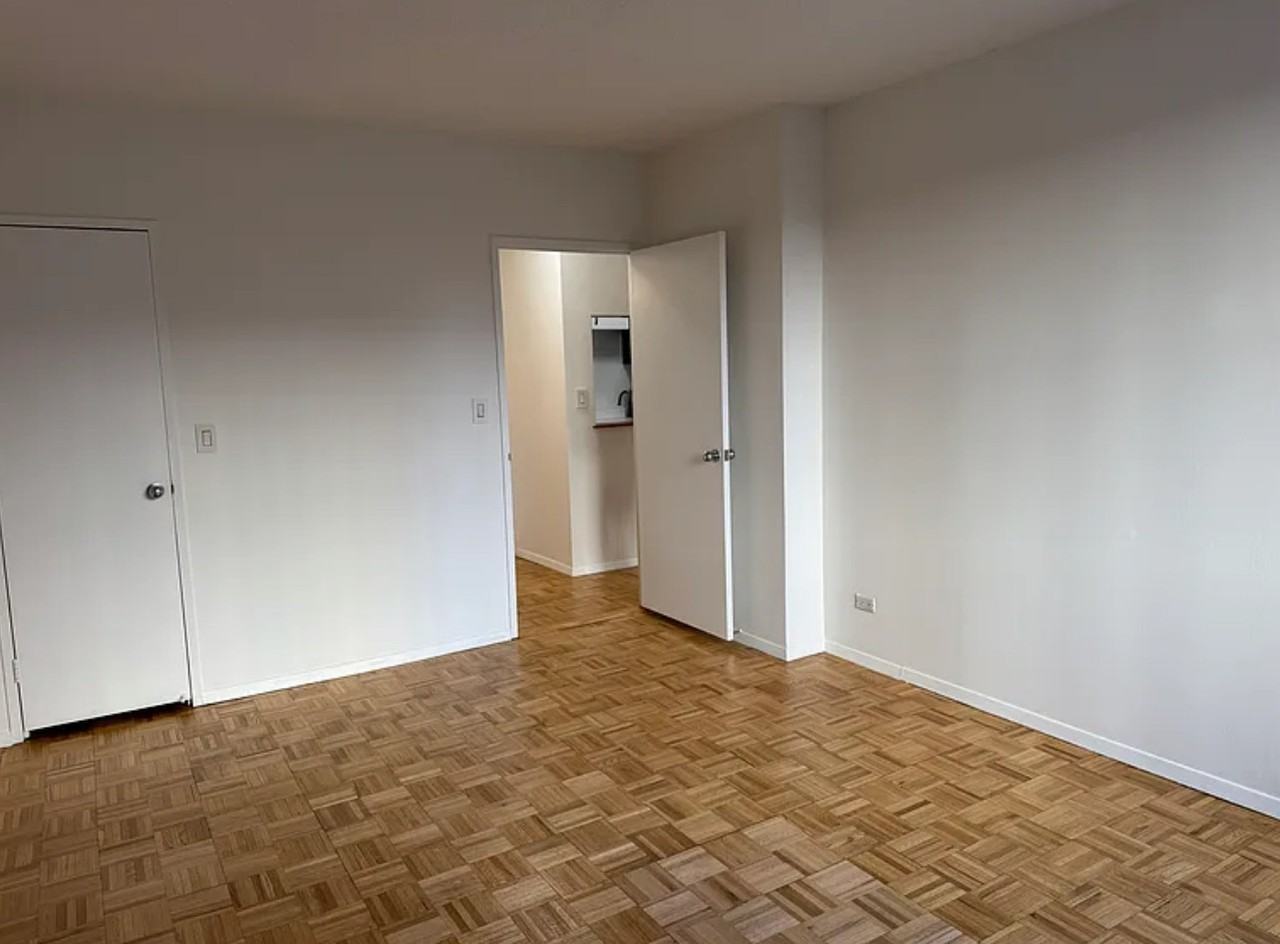 377 Rector Pl - Photo 4 of 6