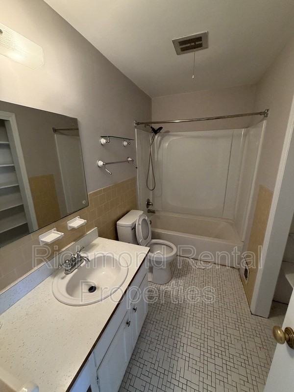 2121 Lauderdale Dr - Photo 3 of 19