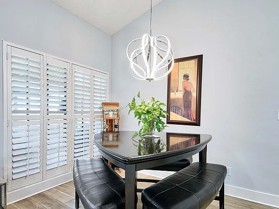 12 Museum Way - Photo 4 of 9