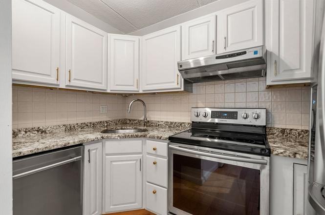 200 Swanton St - Photo 6 of 15