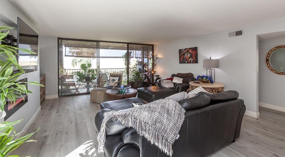 6713 Embarcadero Dr - Photo 3 of 12