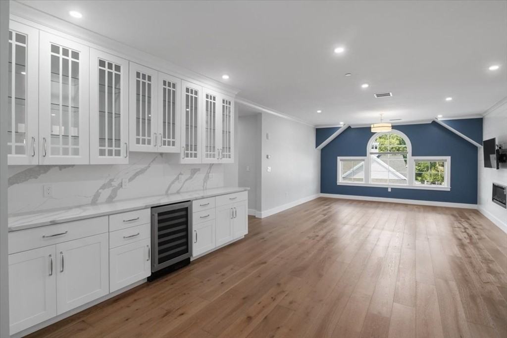 298 Washington St - Photo 4 of 13