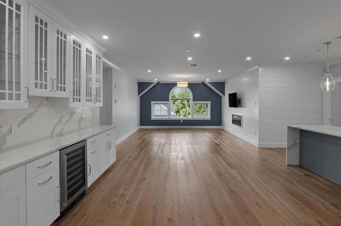 298 Washington St - Photo 5 of 13