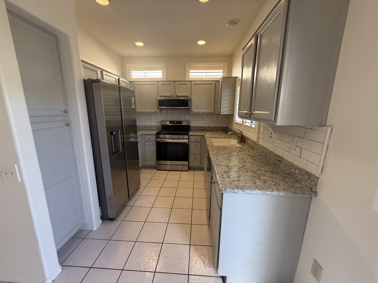 21735 N Limousine Dr - Photo 3 of 28