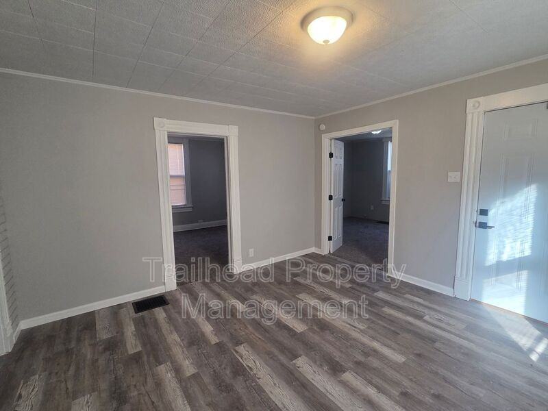 1024 Roosevelt Ave - Photo 3 of 16