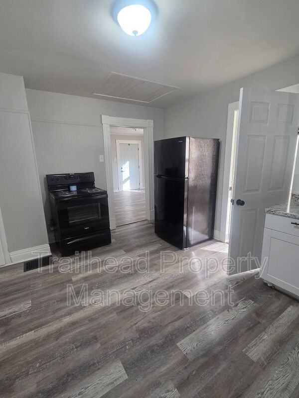 1024 Roosevelt Ave - Photo 4 of 16