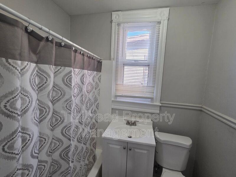 1024 Roosevelt Ave - Photo 7 of 16