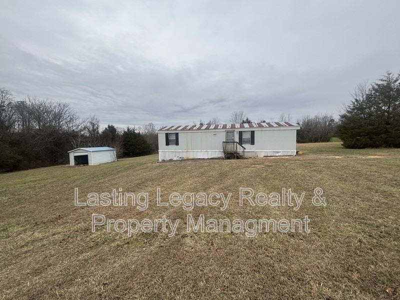 1023 Rottie Dobie Ln - Photo 2 of 3