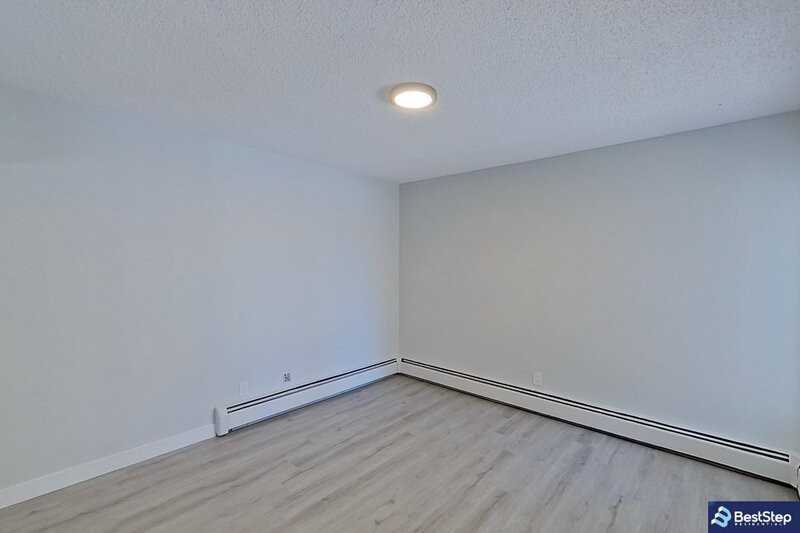 10837 117 St Nw - Photo 4 of 12