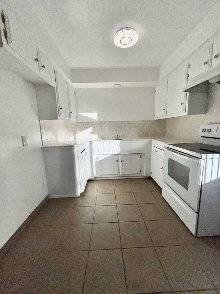 2411 Pattiglen Ave #2411 - Photo 3 of 9