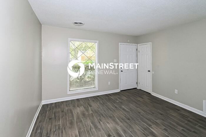 886 Valley Springs Dr - Photo 3 of 16