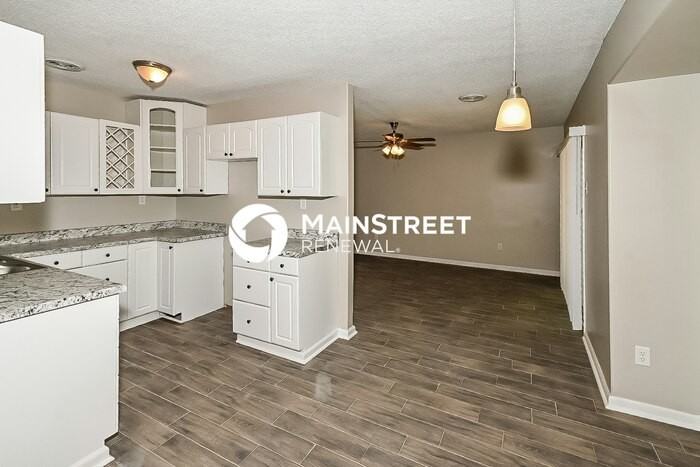 886 Valley Springs Dr - Photo 5 of 16