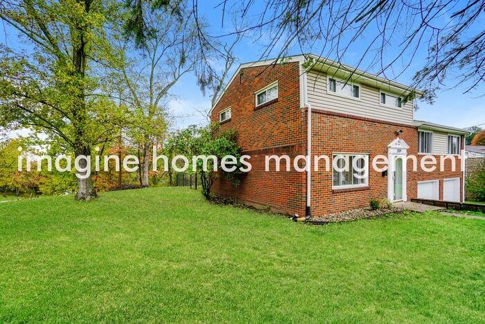 884 Niagara Dr - Photo 4 of 18