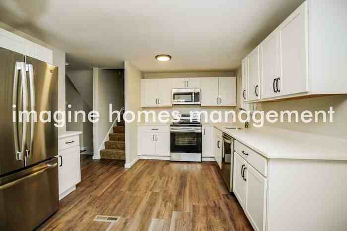 884 Niagara Dr - Photo 7 of 18