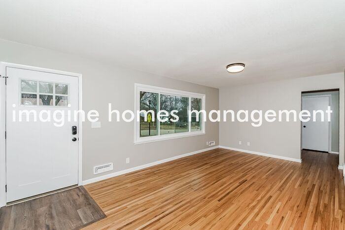 449 Walnut Ln - Photo 3 of 15