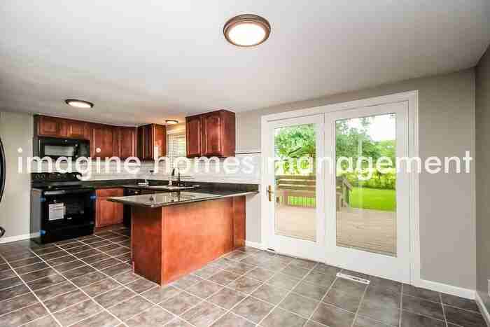 604 Nw 88th Ter - Photo 5 of 16