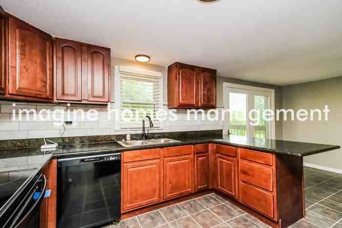 604 Nw 88th Ter - Photo 6 of 16