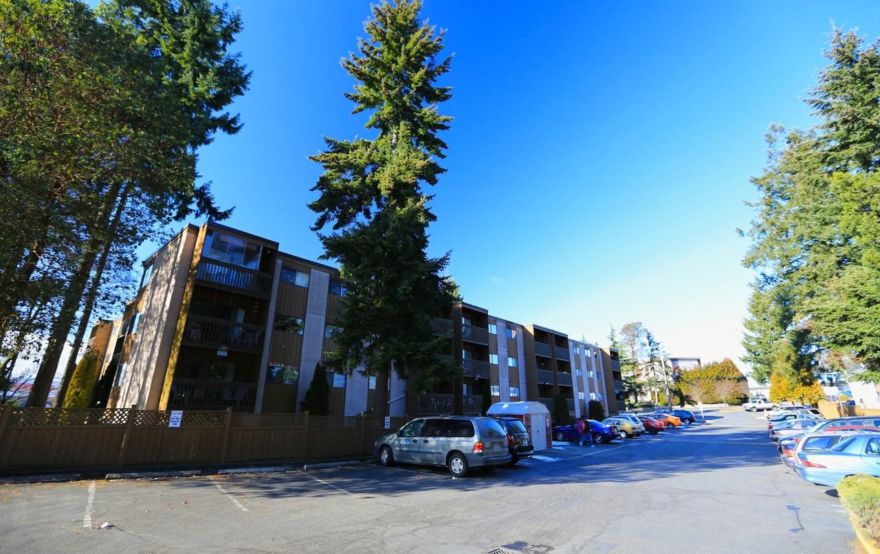 Rosedale Manor - Photo 2 of 32