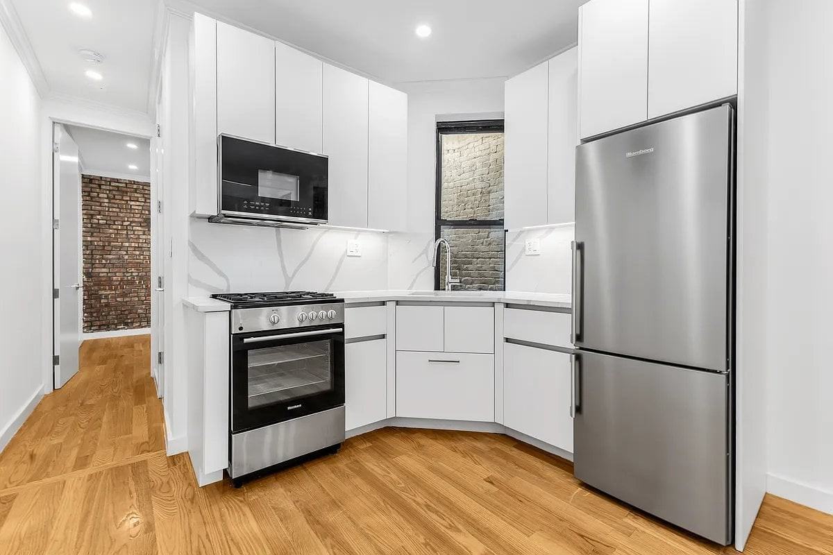 829 9th Ave #3D - Photo 3 of 4