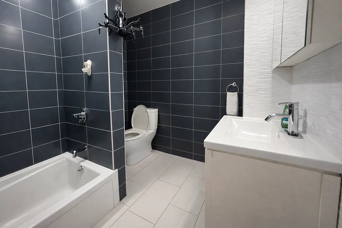 723 3rd Ave #3F - Photo 4 of 4