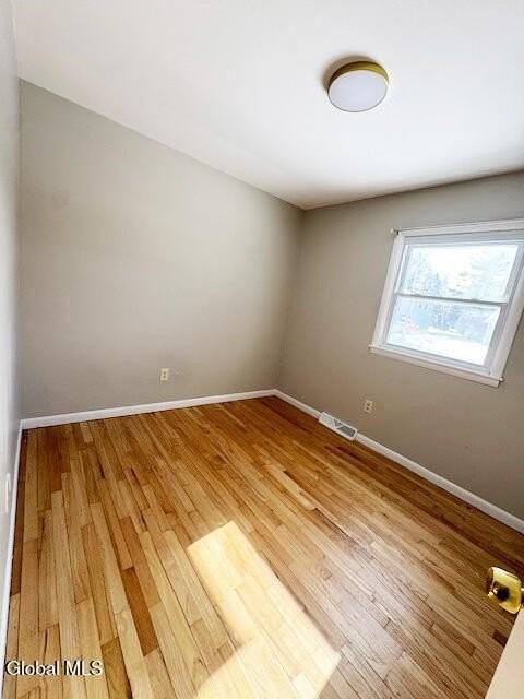 10 Flicker Dr - Photo 7 of 15