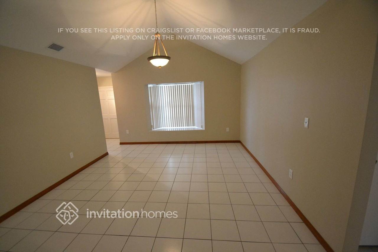 15411 Sw 144th Ave - Photo 2 of 10