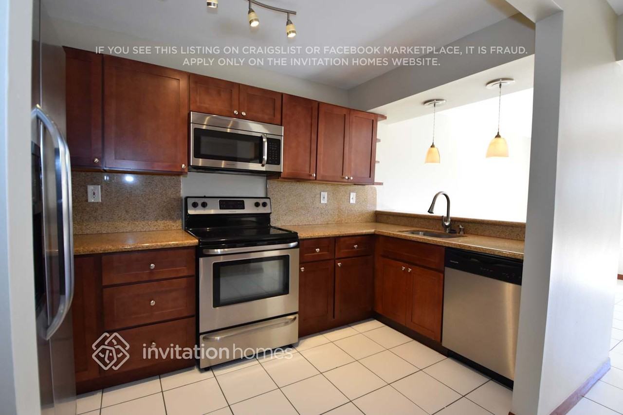 15411 Sw 144th Ave - Photo 5 of 10