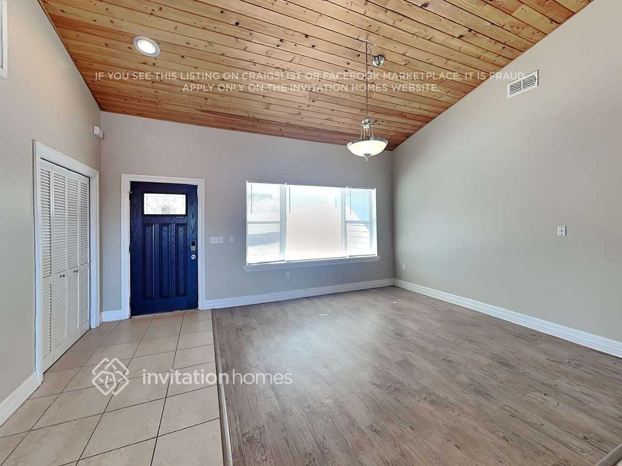 10613 Lakeshore Dr - Photo 3 of 19