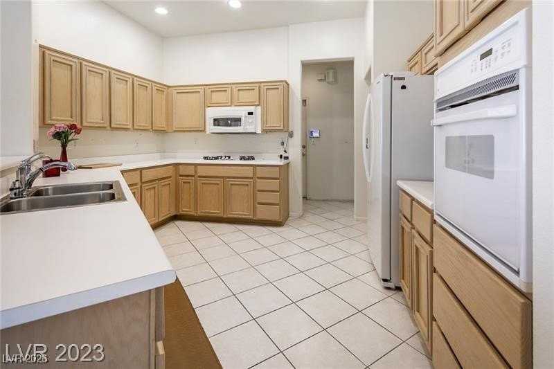 3033 Highland Falls Dr - Photo 2 of 50