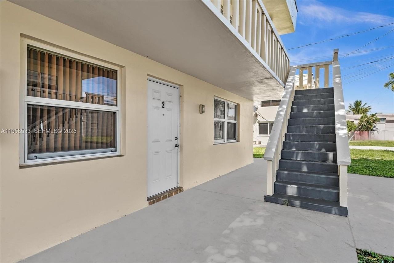 3660 Sw 60th Ave #2 - Photo 3 of 34