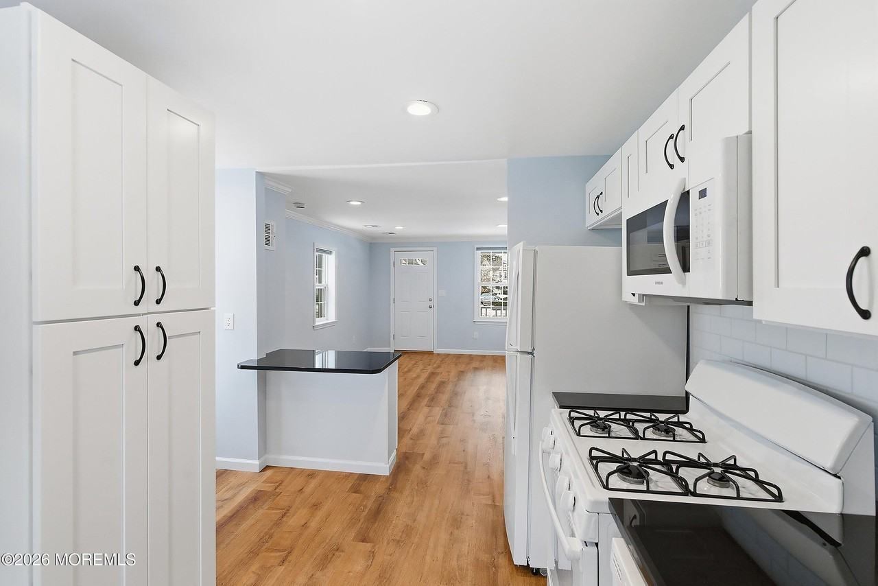 131 Spring St Unit B #B - Photo 6 of 17