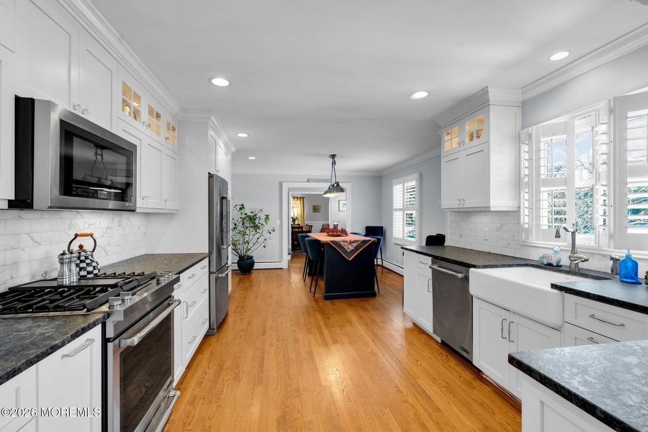 506 6th Ave - Photo 6 of 33