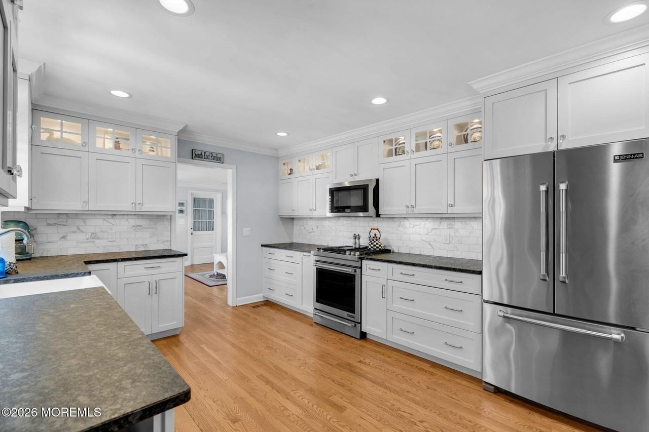 506 6th Ave - Photo 7 of 33