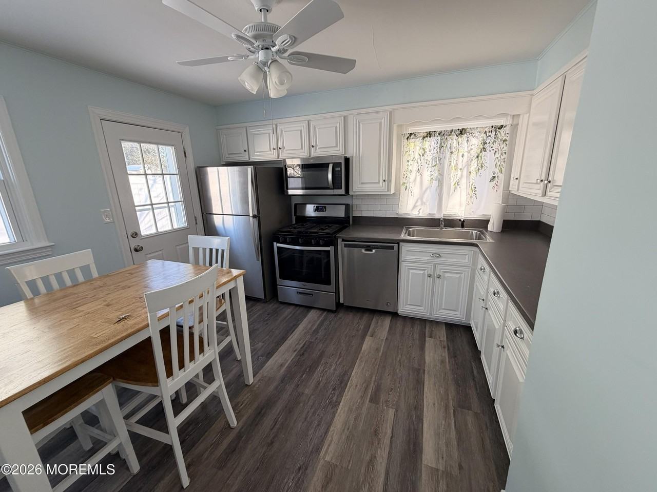 49 Ridge Pl - Photo 4 of 9