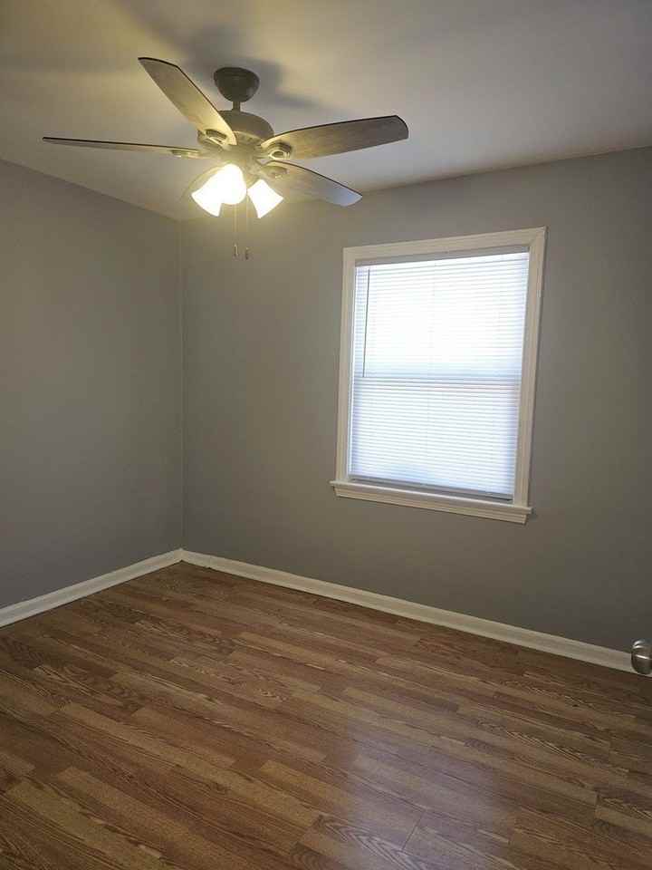 7630 S Jeffery Blvd #2 - Photo 4 of 10