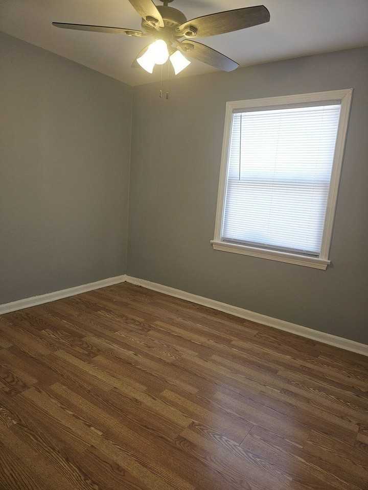 7630 S Jeffery Blvd #2 - Photo 6 of 10