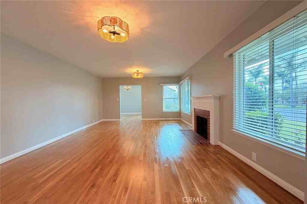 1505 N Rosewood Ave - Photo 6 of 36