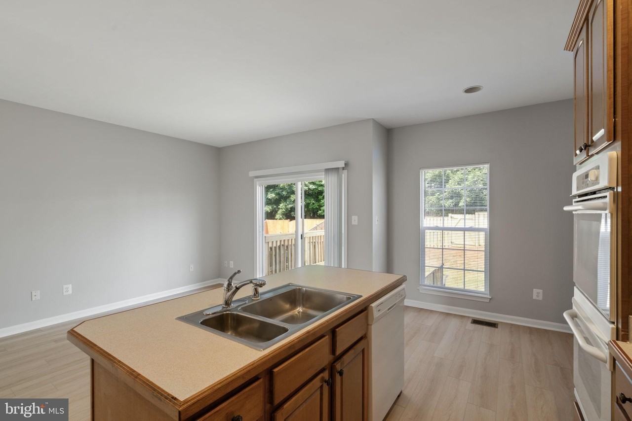 1026 Longview Ln - Photo 6 of 40