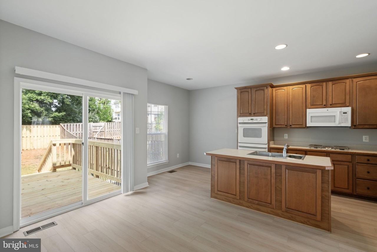 1026 Longview Ln - Photo 7 of 40