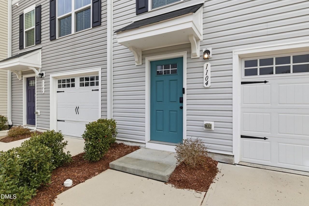 1104 Brimstone Way - Photo 4 of 20