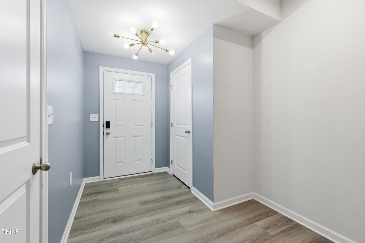 1104 Brimstone Way - Photo 5 of 20