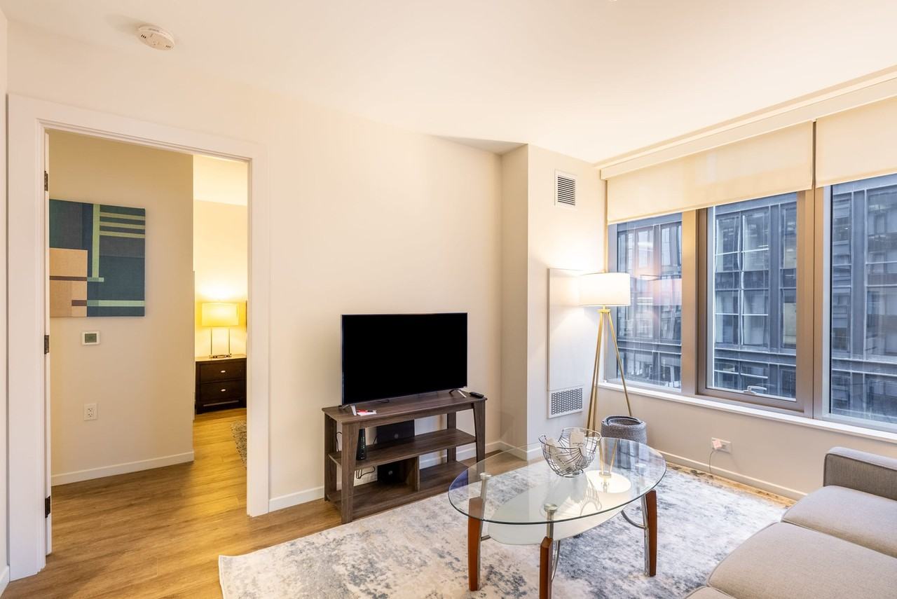 131 Seaport Blvd #1050366P - Photo 3 of 17