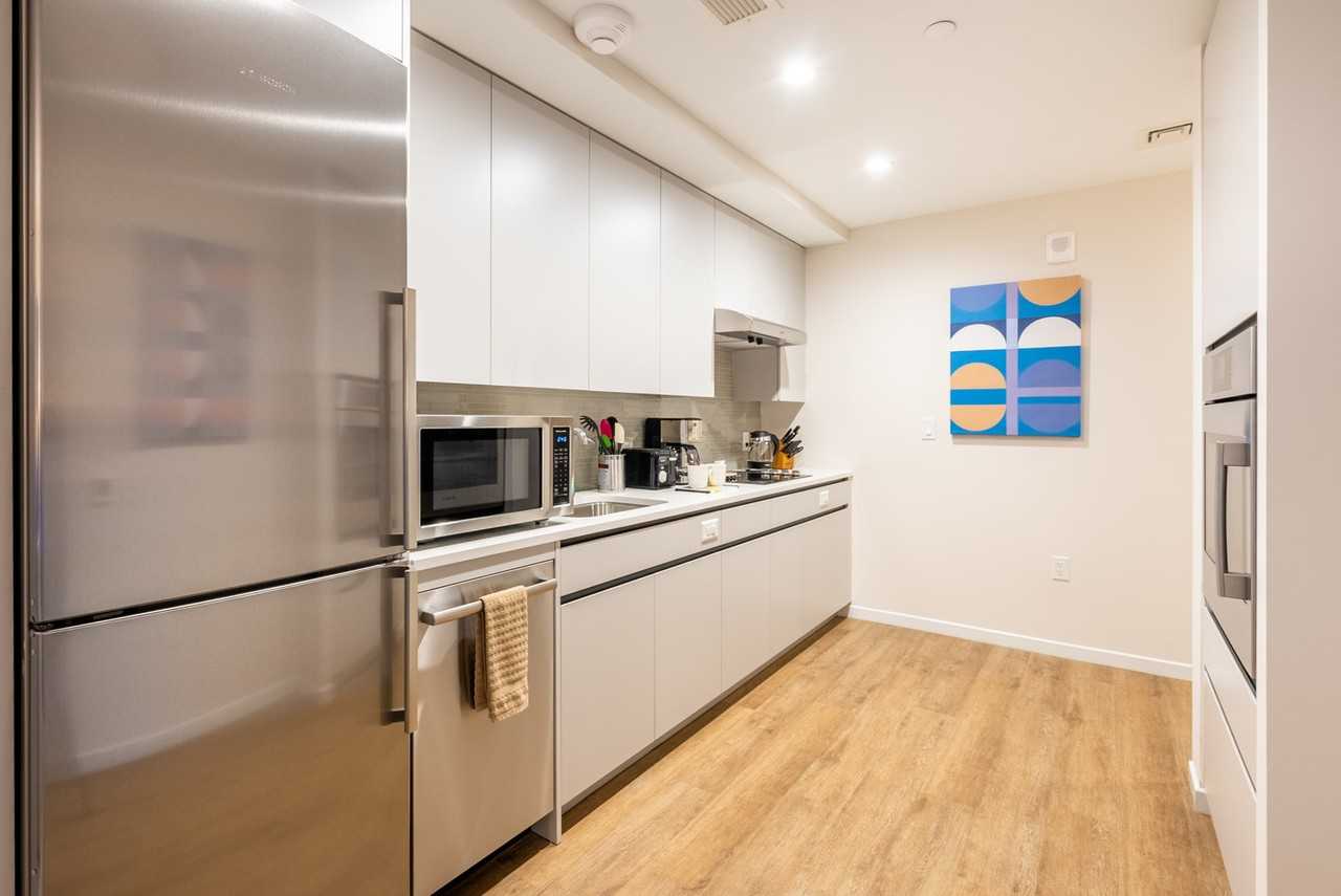 131 Seaport Blvd #1050366P - Photo 7 of 17