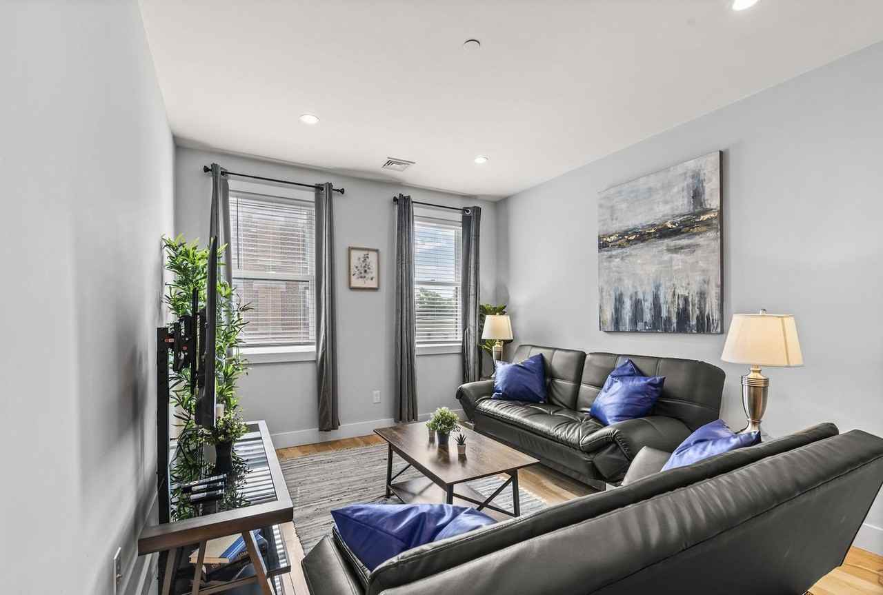 1011 Bennington St #1343243P - Photo 4 of 34