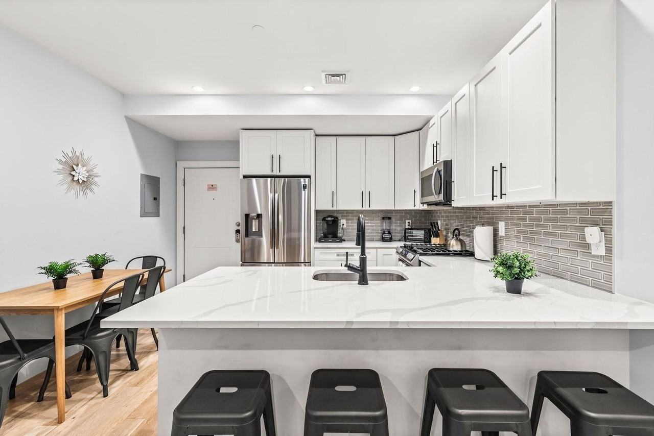 1011 Bennington St #1343243P - Photo 6 of 34