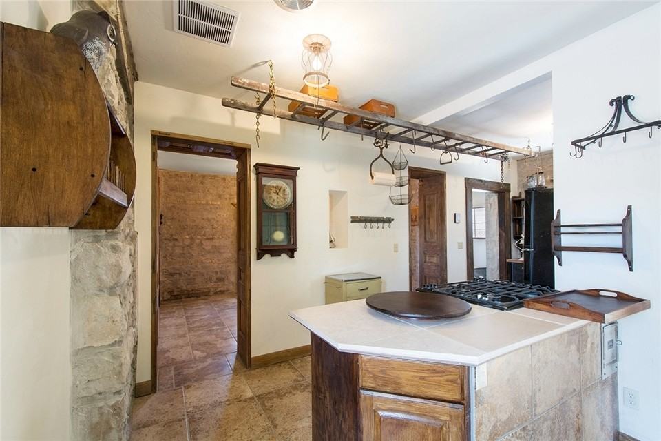 N Almond St - Photo 4 of 22