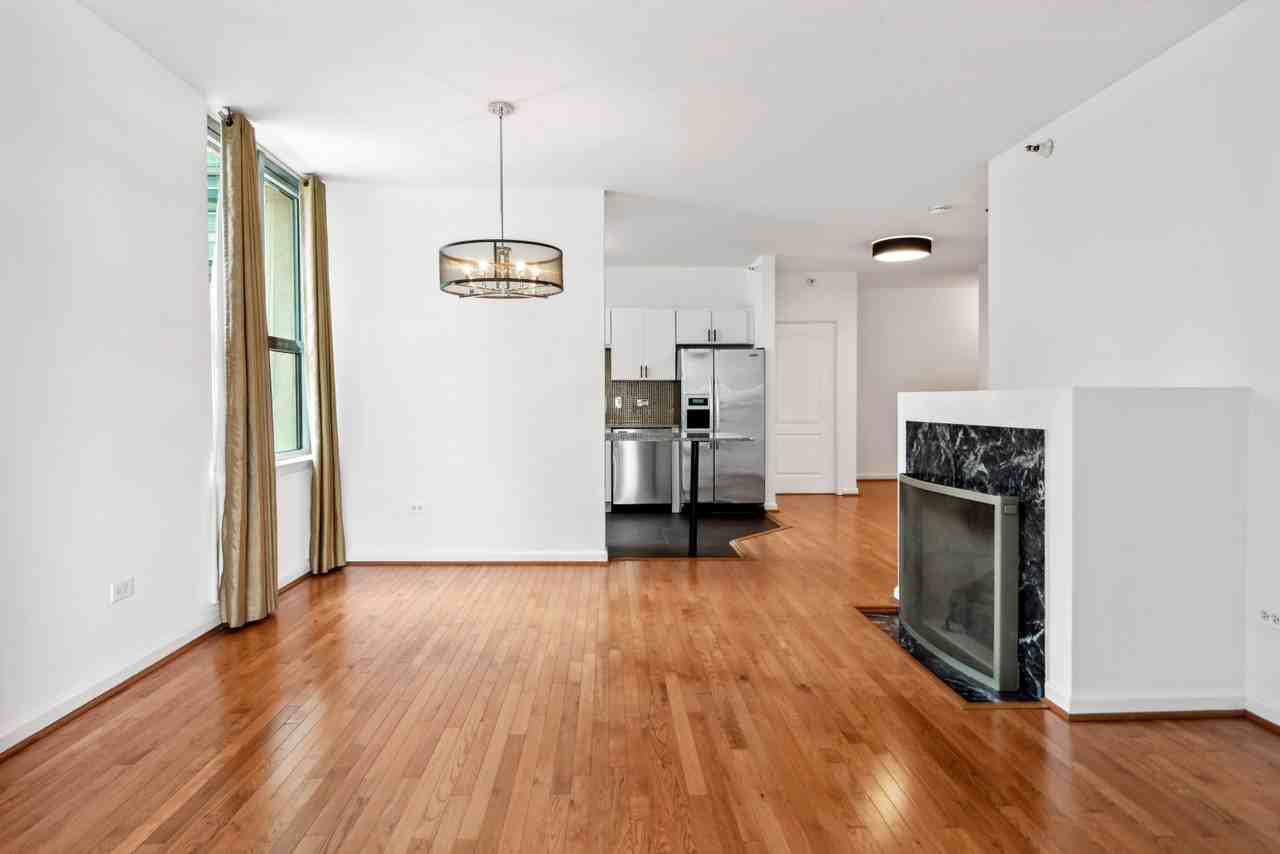 125 S Jefferson St - Photo 3 of 20