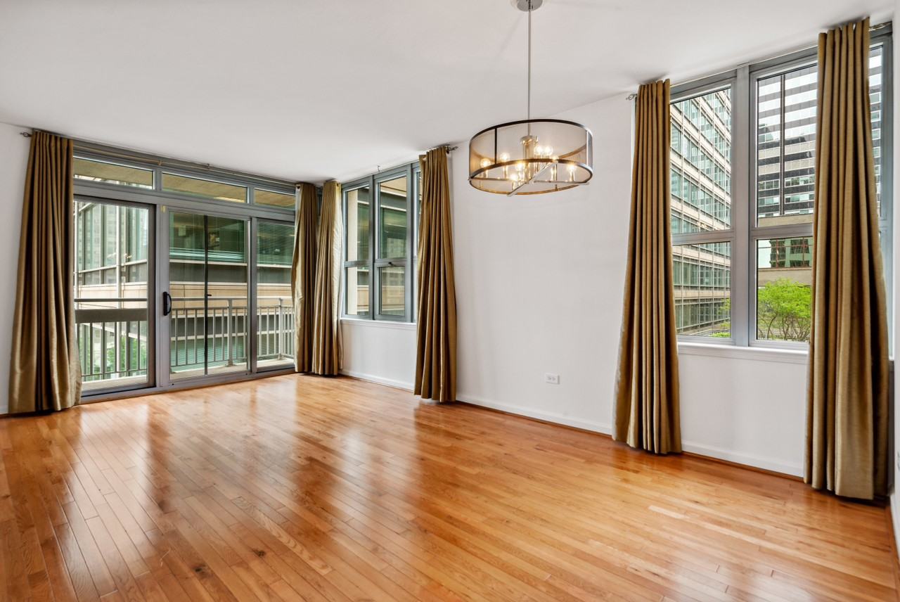 125 S Jefferson St - Photo 2 of 20