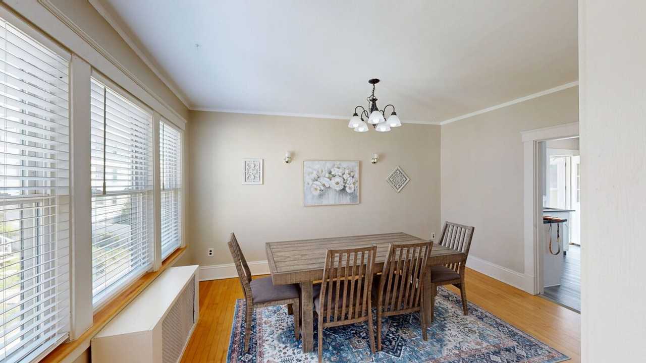 128 1/2 Elm St #1380181P - Photo 7 of 34